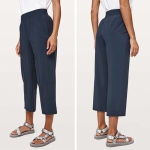 Lululemon Wanderer Crop in True Navy Size 4